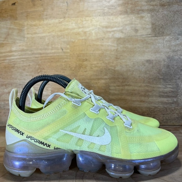 Nike Air VaporMax 2019 SE Womens Size 7.5 Running Shoes Sneakers Luminous Green - Picture 1 of 11